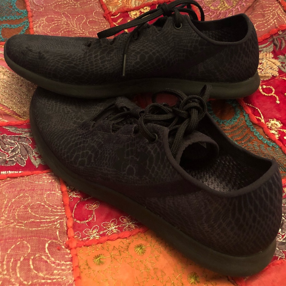 Under Armour tennis shoes